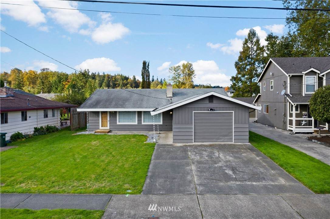 906 14th Street - Photo 1