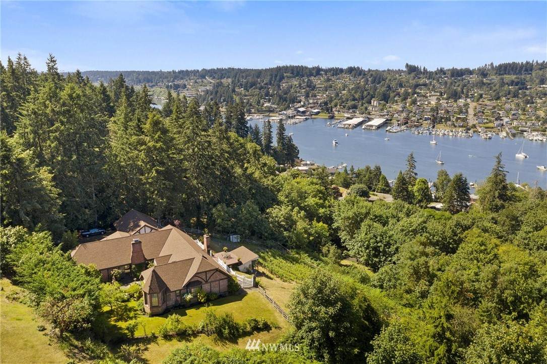 8827 Crescent Valley Drive - Photo 1