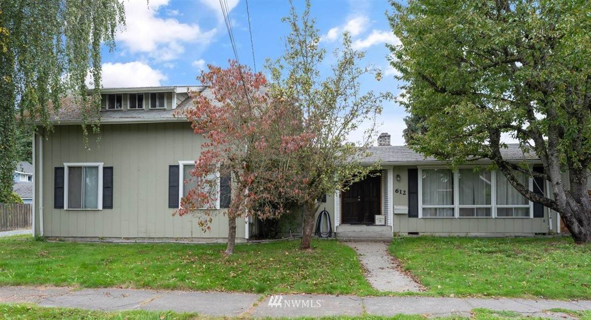 612 7th Street - Photo 1