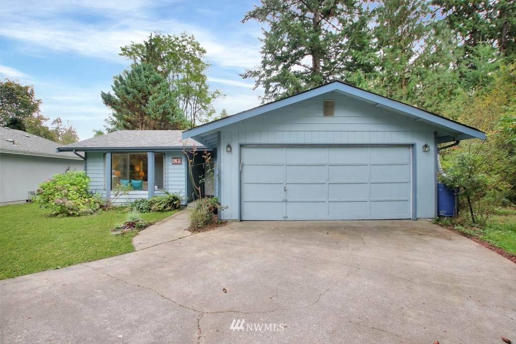 912 Cushing Court - Photo 1