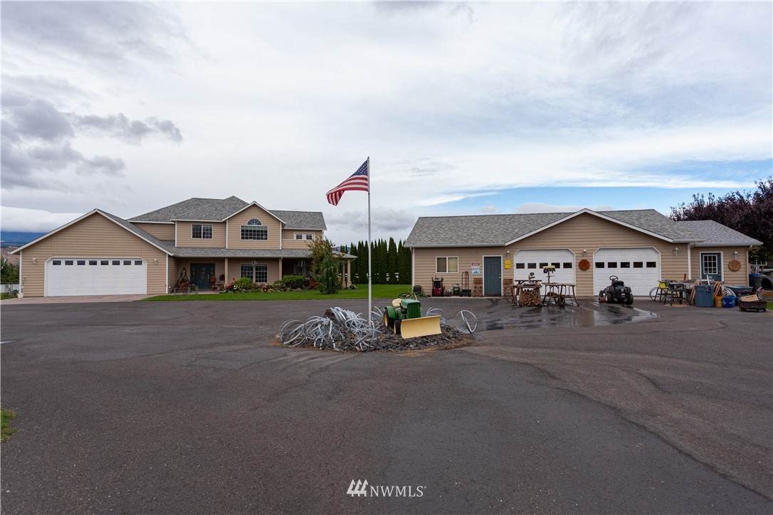 318 Perry Avenue - Photo 1
