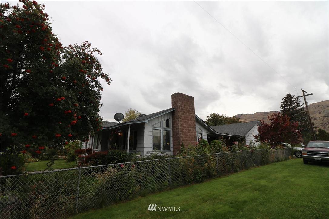 522 Golden - Photo 1