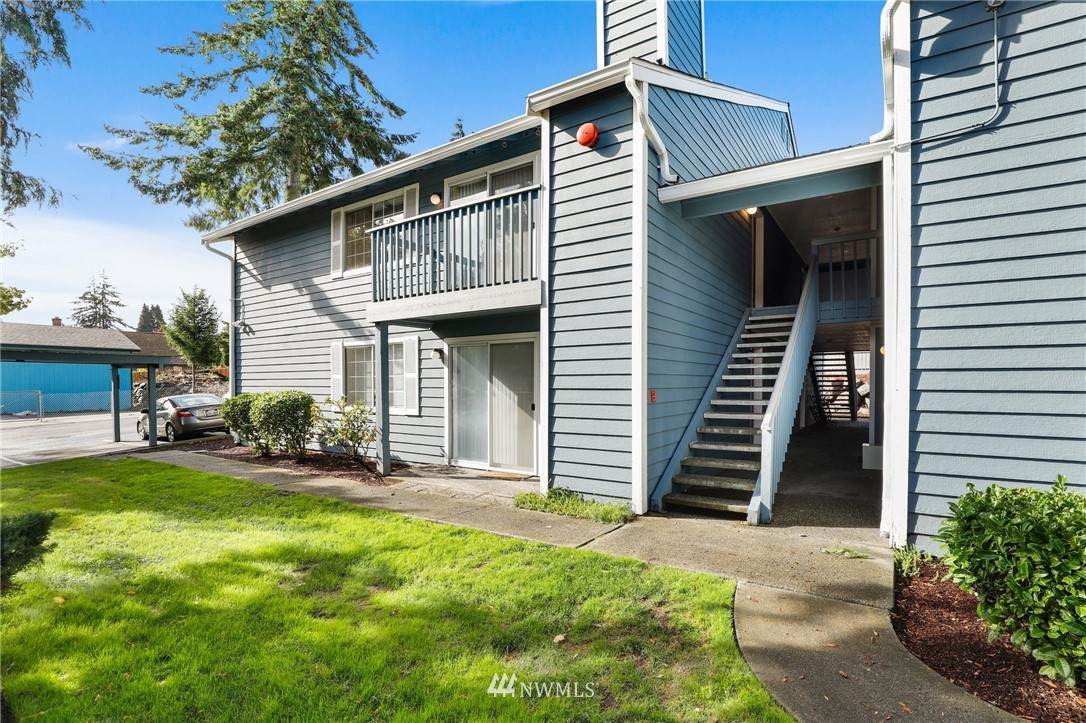 16817 Larch Way - Photo 1