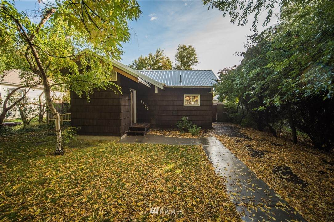 1102 Water Street - Photo 1