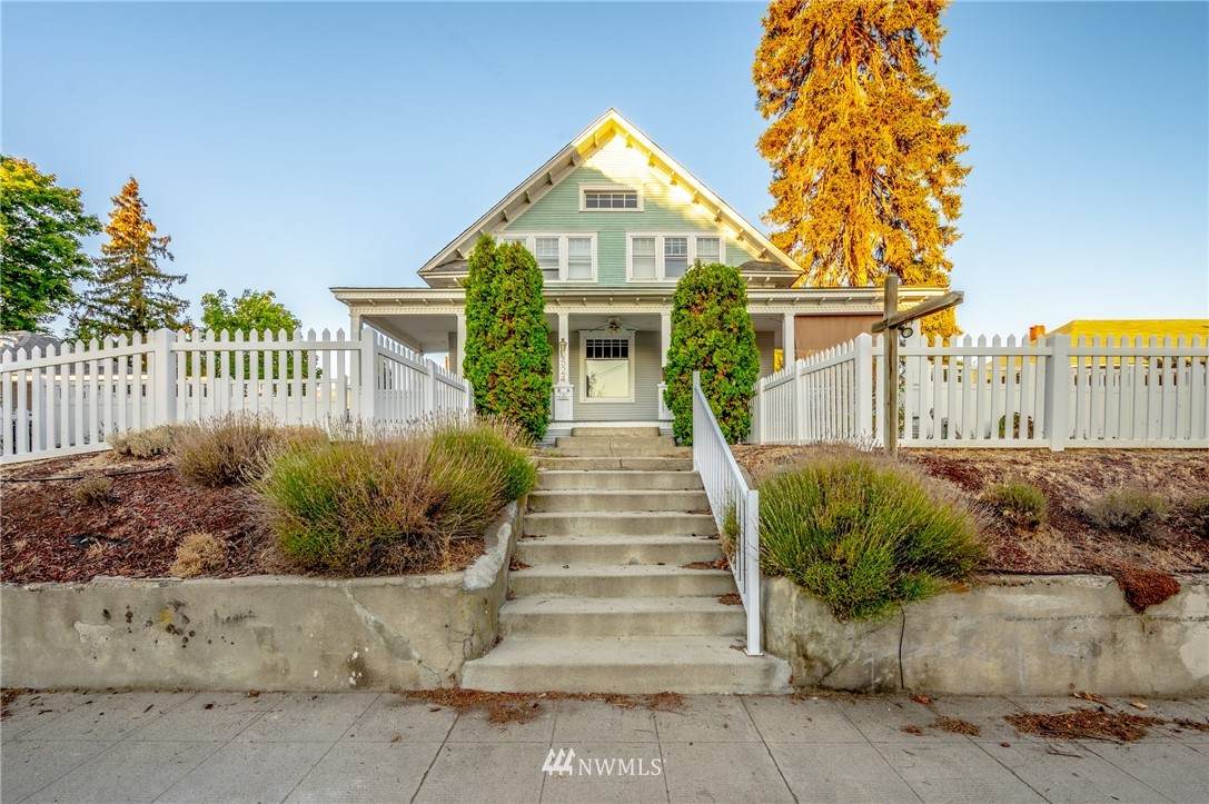 524 Okanogan Avenue - Photo 1