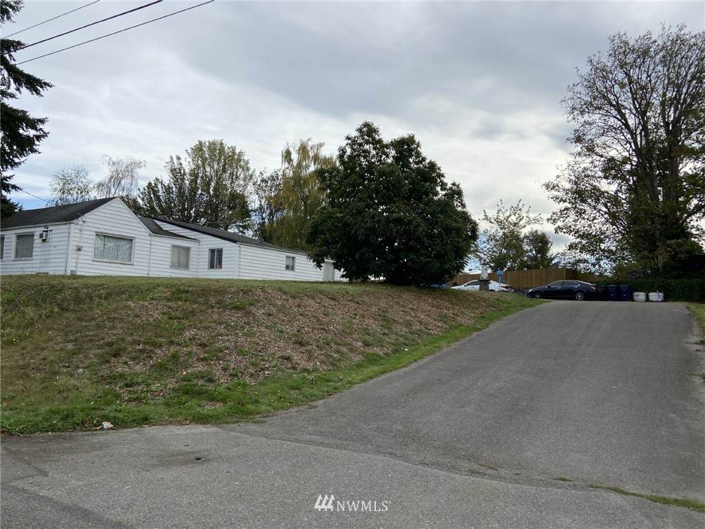 1666 51st - Photo 1