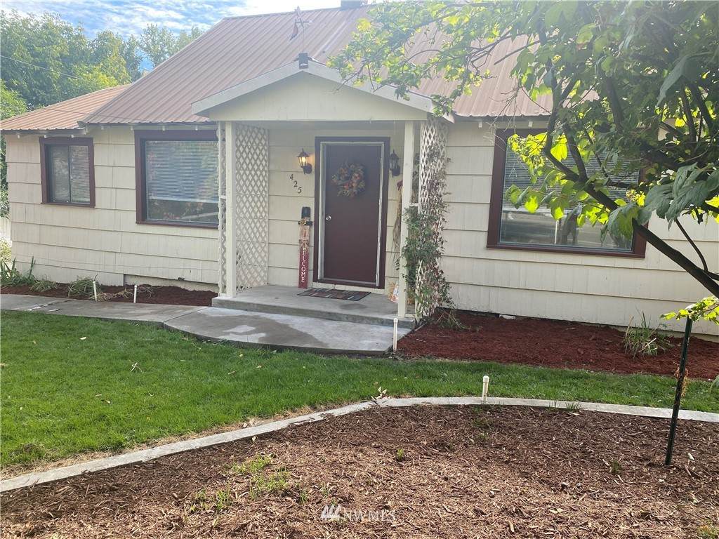 425 Okoma Drive - Photo 1