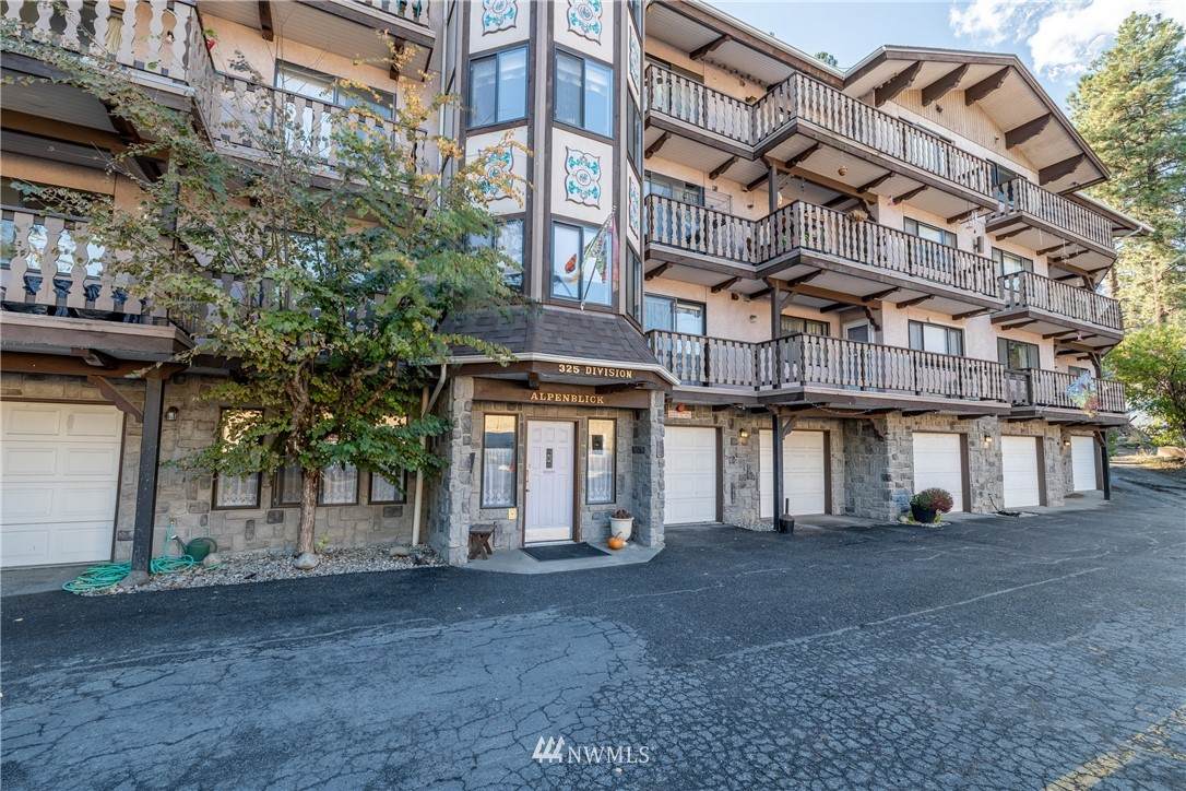 325 Division Street - Photo 1