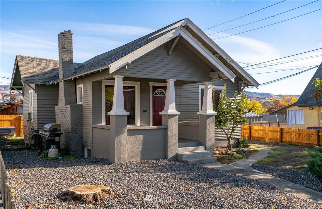 315 Oregon Street - Photo 1