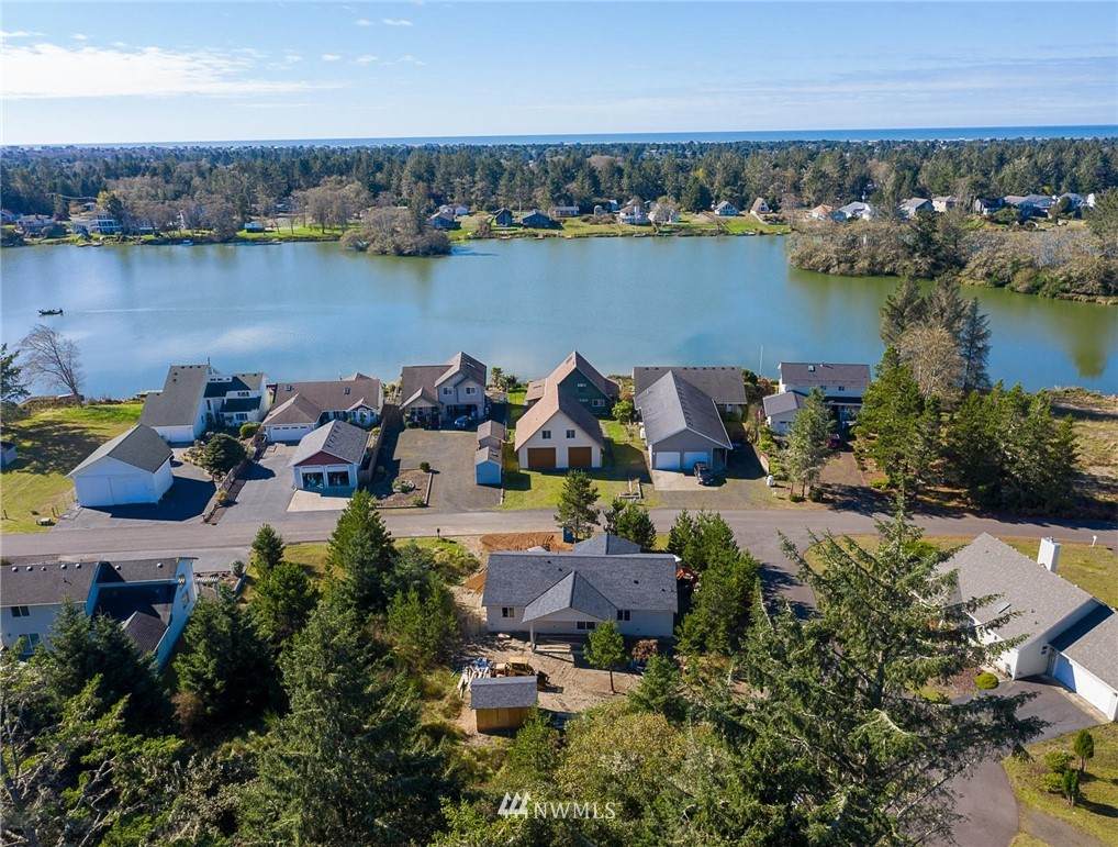 640 Lake Island Avenue - Photo 1