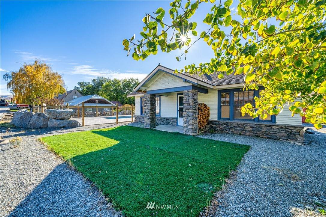 704 Woodin Ave - Photo 1