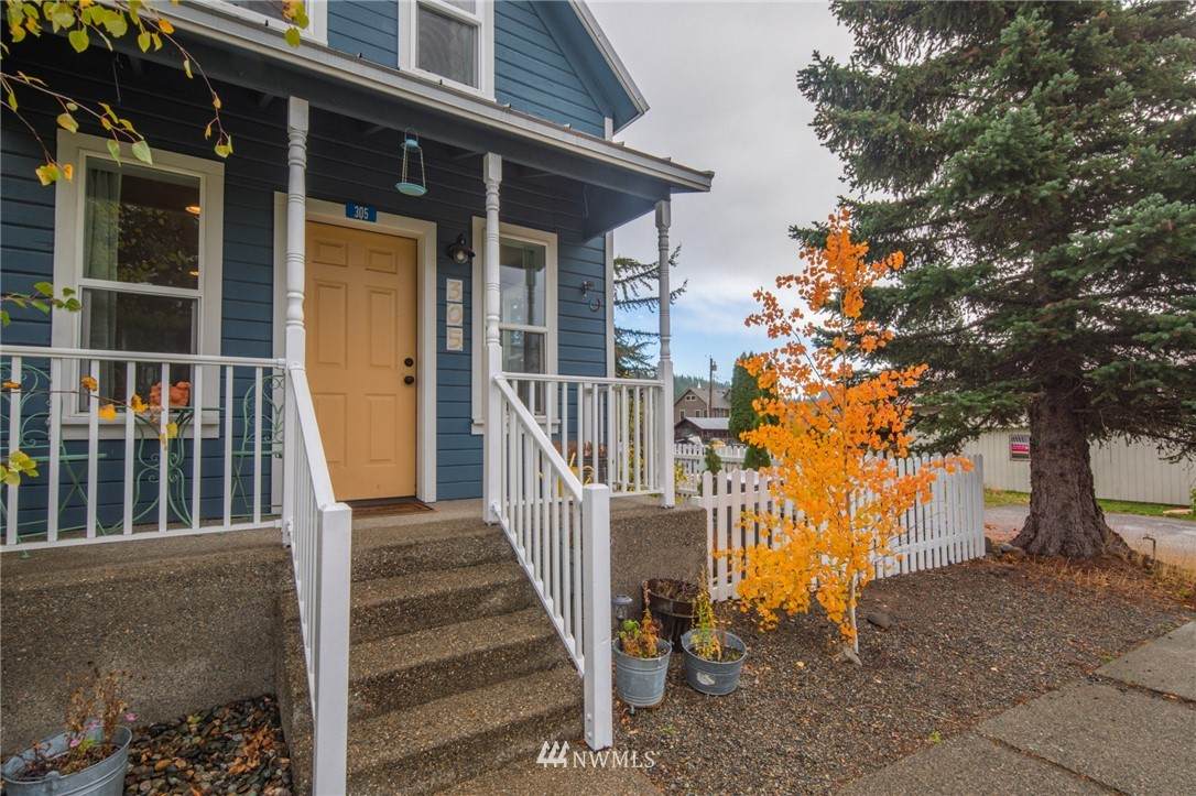 305 2nd Street - Photo 1