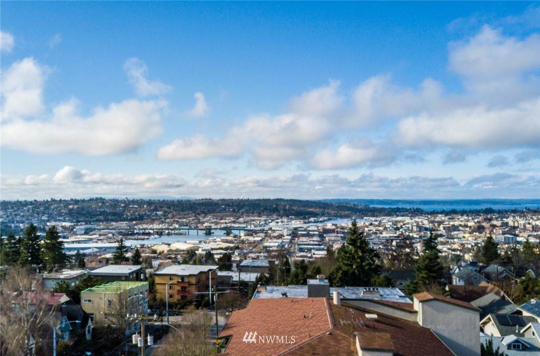 4604 Phinney Avenue - Photo 1