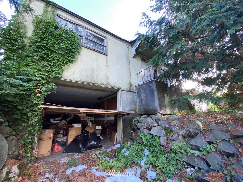 5026 48th Avenue - Photo 1