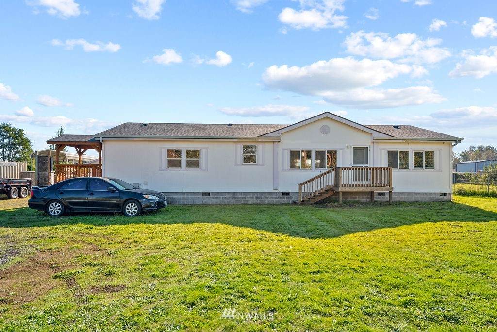 320 Hawthorne Street - Photo 1