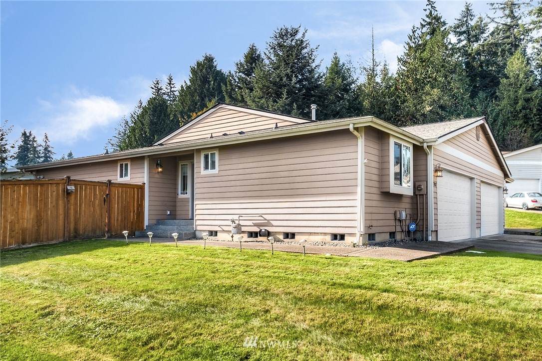 7512 110th Street - Photo 1