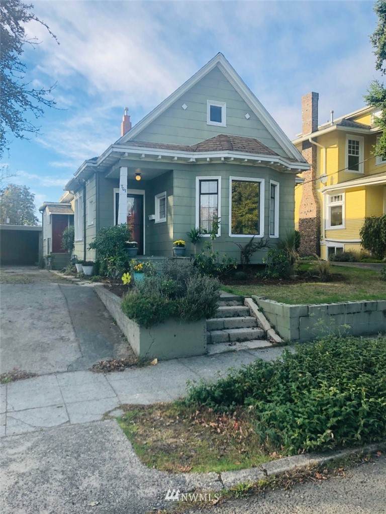 707 33rd Avenue - Photo 1
