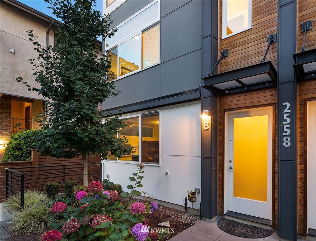 2558 14th Avenue - Photo 1