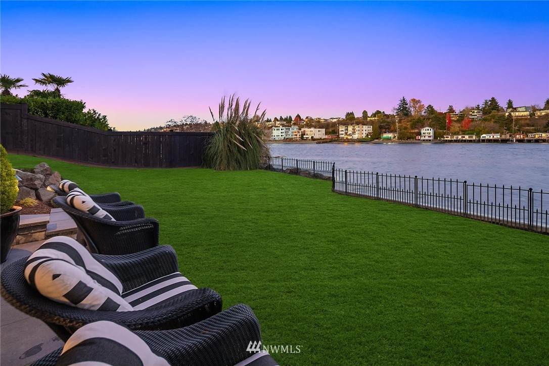 5454 39th Avenue - Photo 1