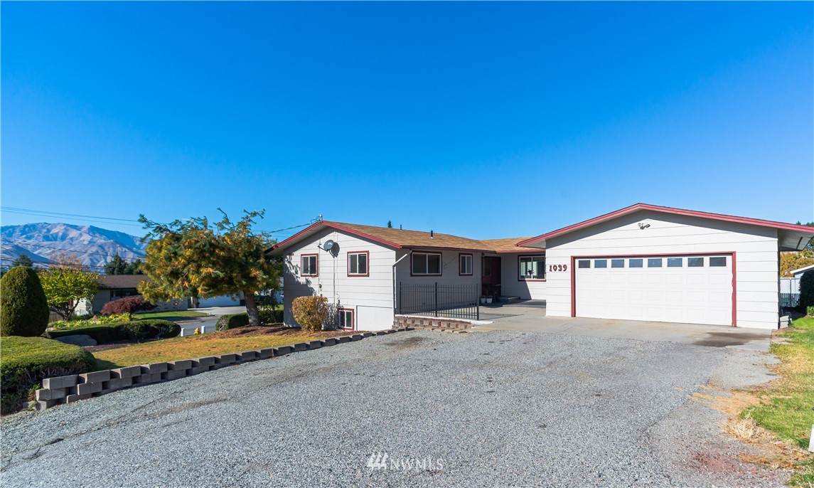 1039 3rd Street - Photo 1
