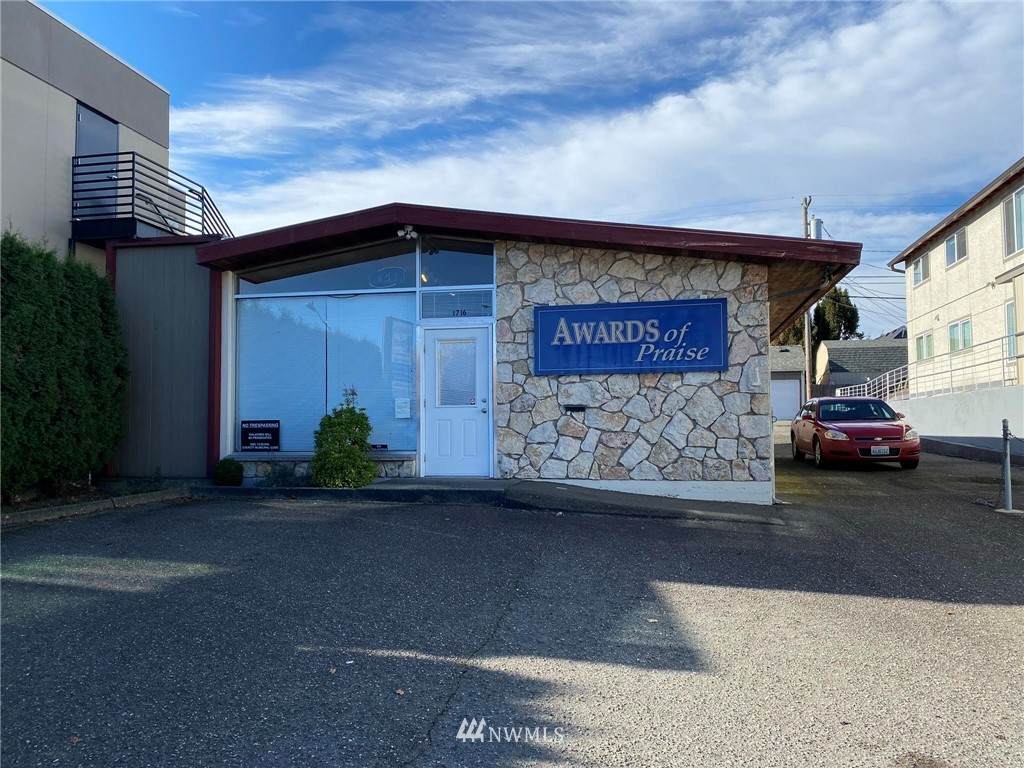 1716 Broadway - Photo 1