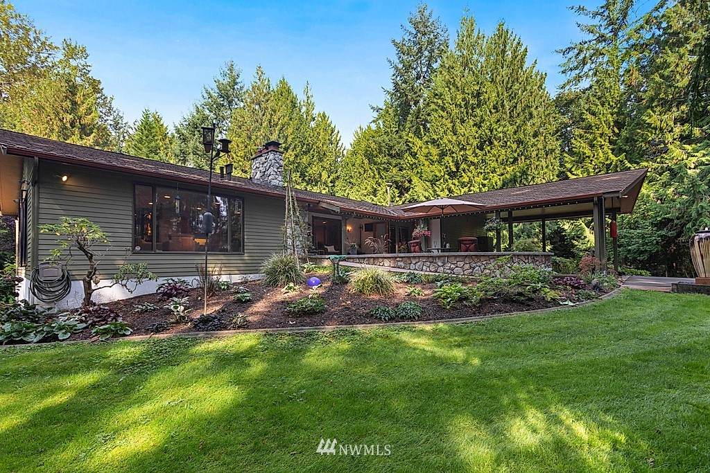8101 182nd Street - Photo 1