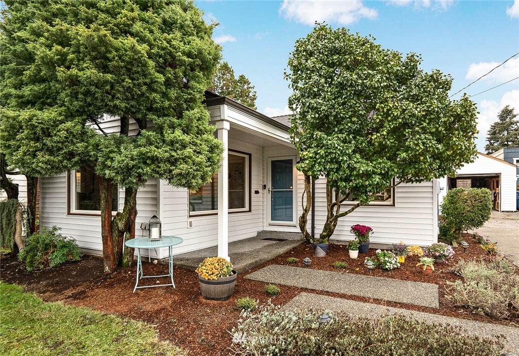 3907 Holden Street - Photo 1