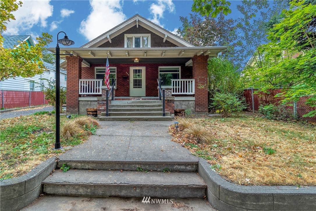 323 Chase Avenue - Photo 1