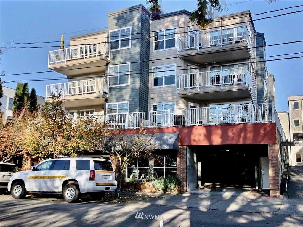 432 Ravenna Boulevard - Photo 1