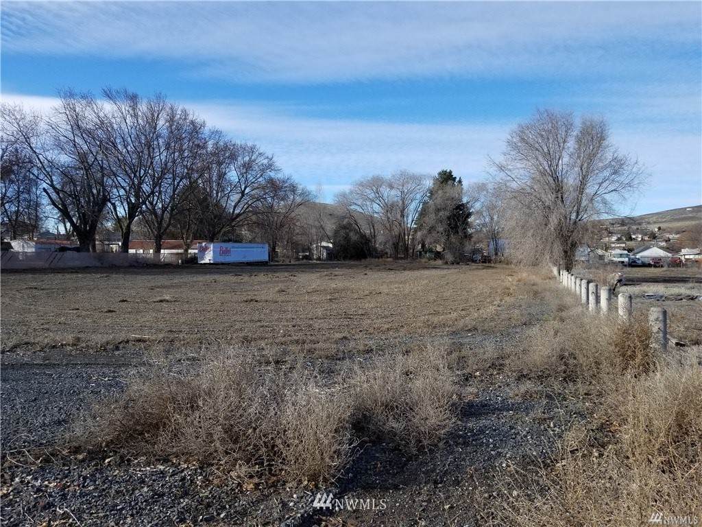 735 Basin Street - Photo 1