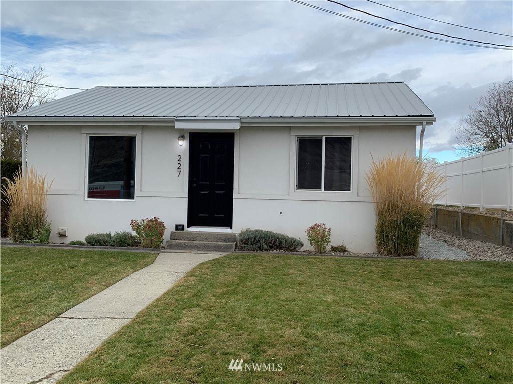 227 4th Street - Photo 1