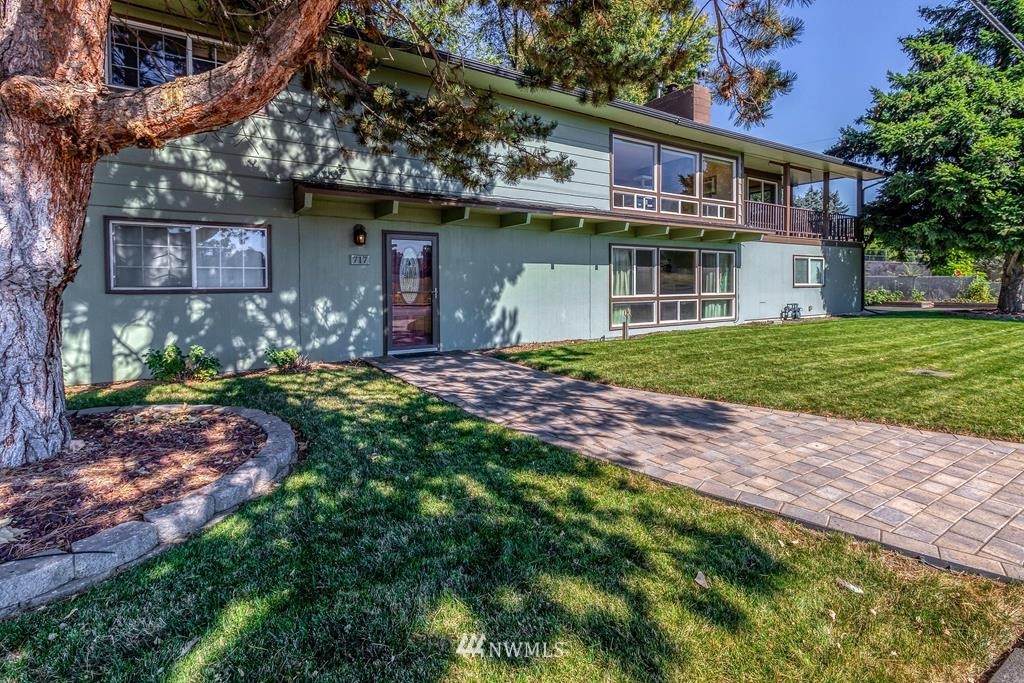 717 6th Street - Photo 1
