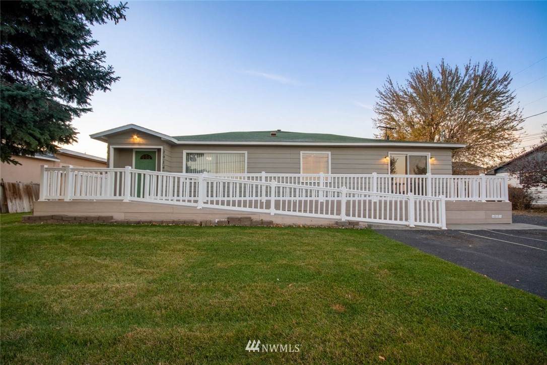 2914 Lakeside Drive - Photo 1