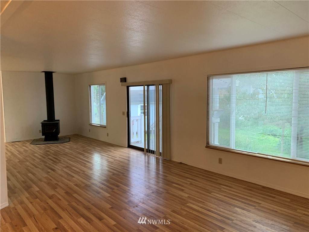 131 Island View Avenue - Photo 1