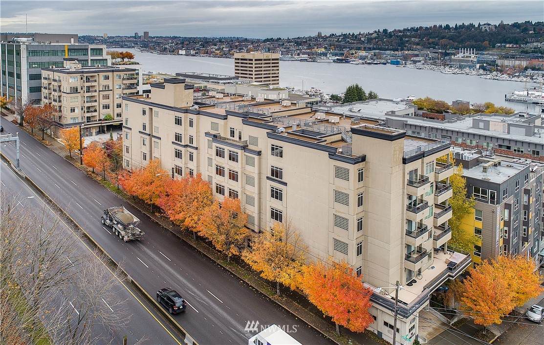 900 Aurora Avenue - Photo 1