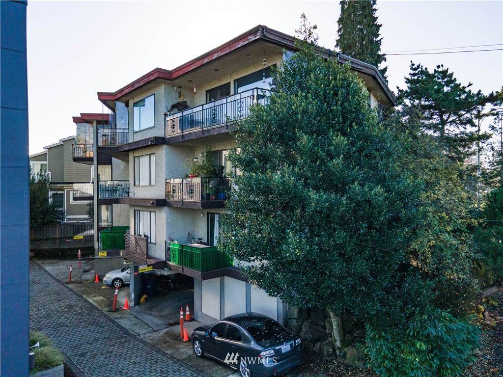 2000 California Avenue - Photo 1