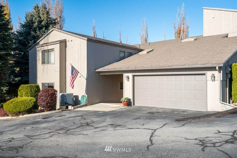 225 19th Street - Photo 1