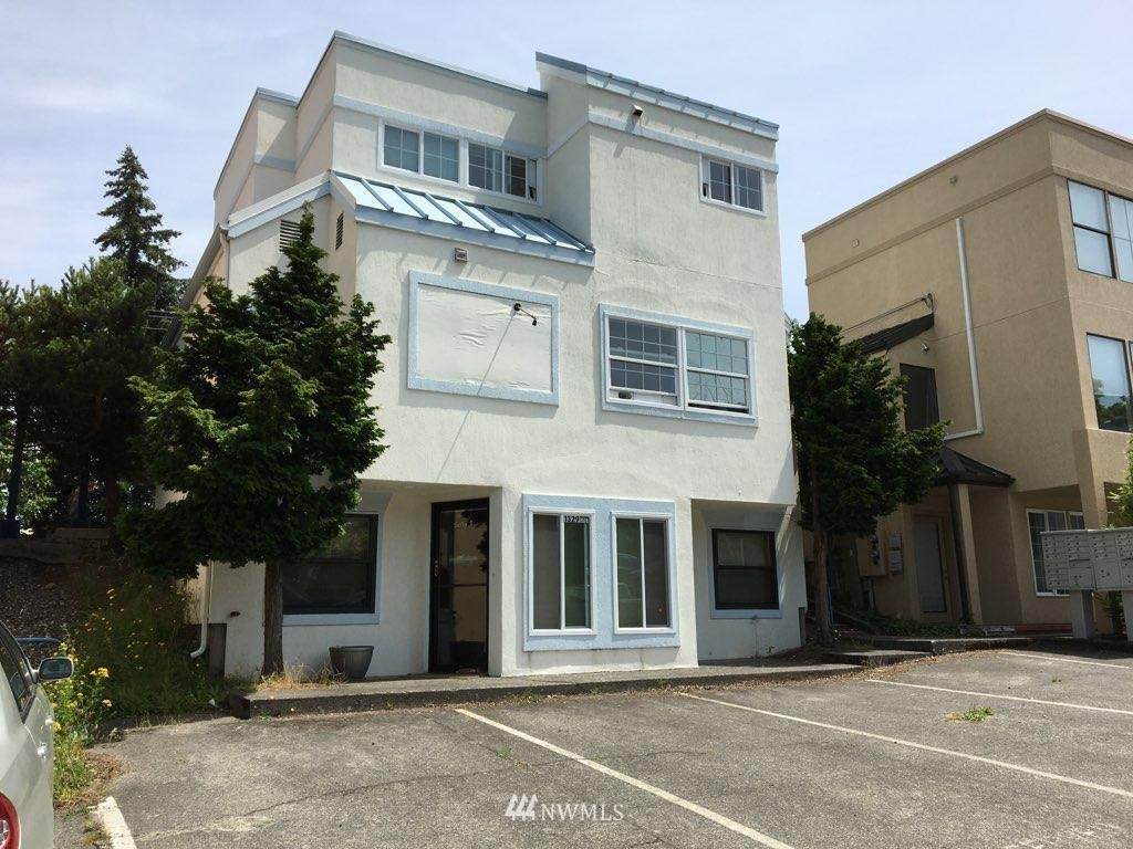1329 Lincoln Street - Photo 1