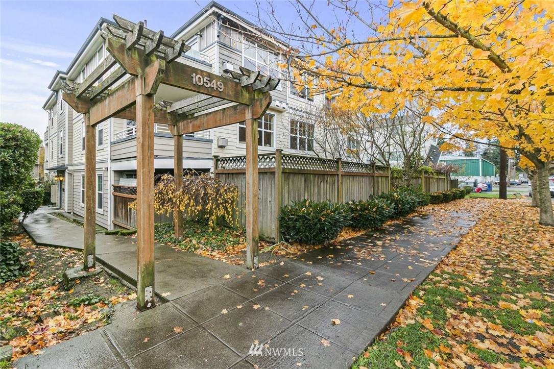 10549 Stone Avenue - Photo 1