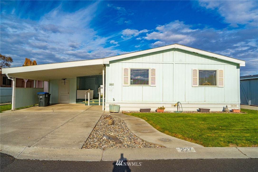 2240 Broadway Avenue - Photo 1