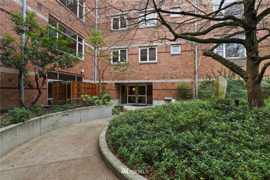 720 Queen Anne Avenue - Photo 1