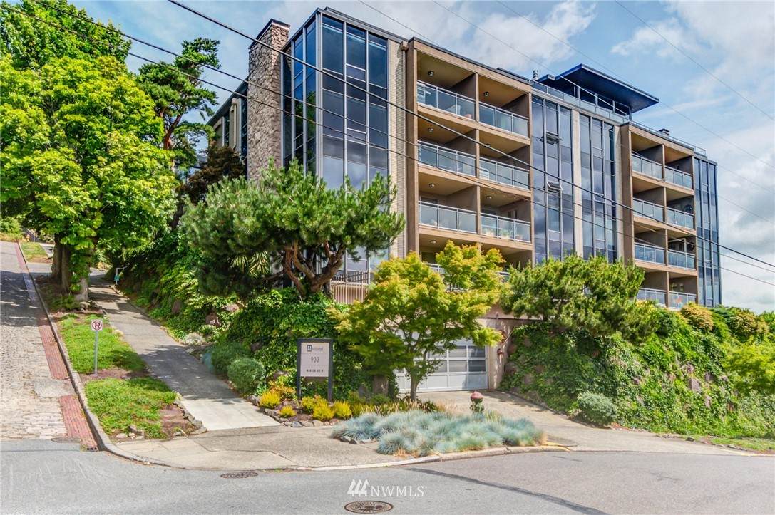 900 Warren Avenue - Photo 1