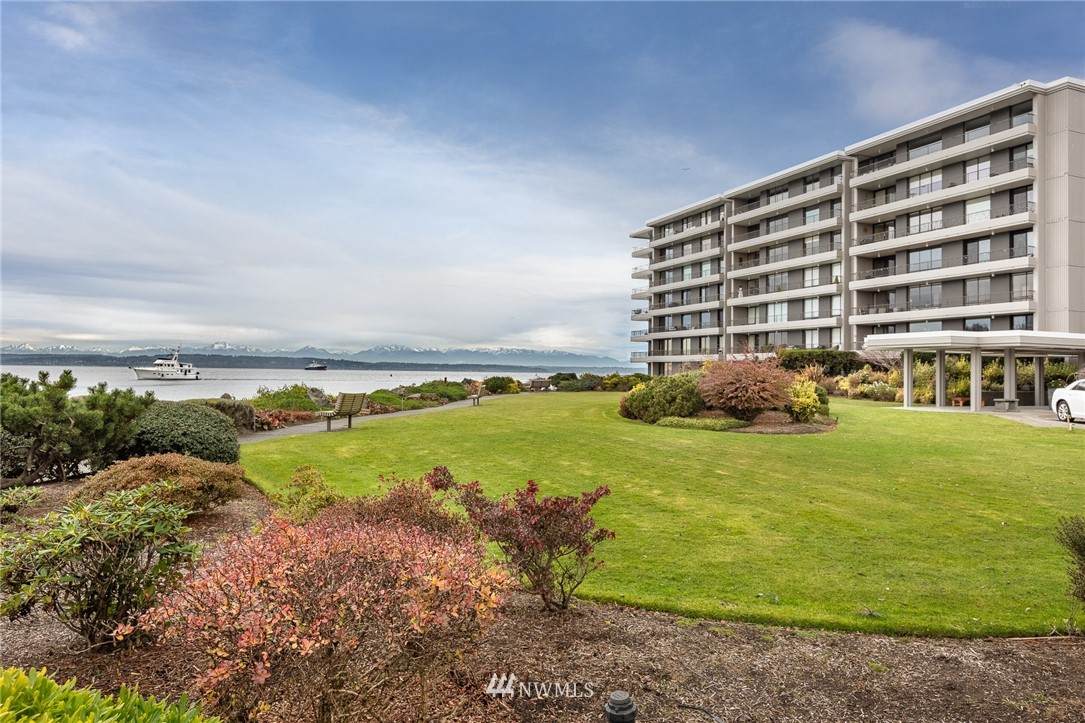6533 Seaview Avenue - Photo 1