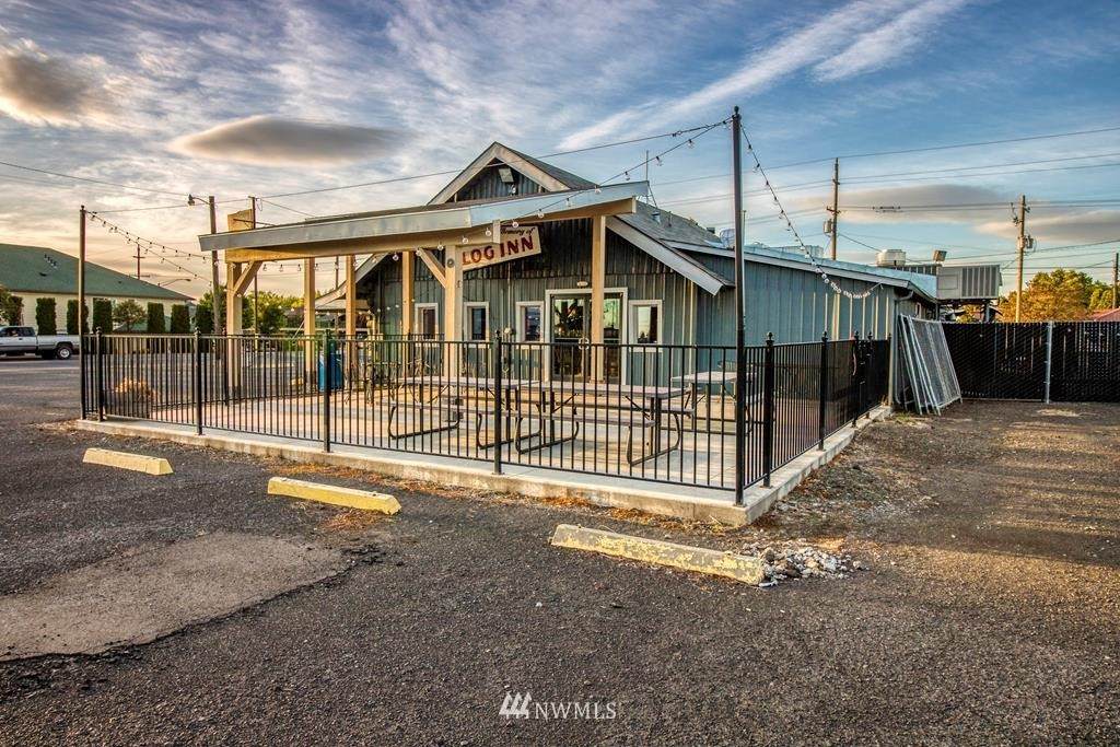 526 Wellington Avenue - Photo 1