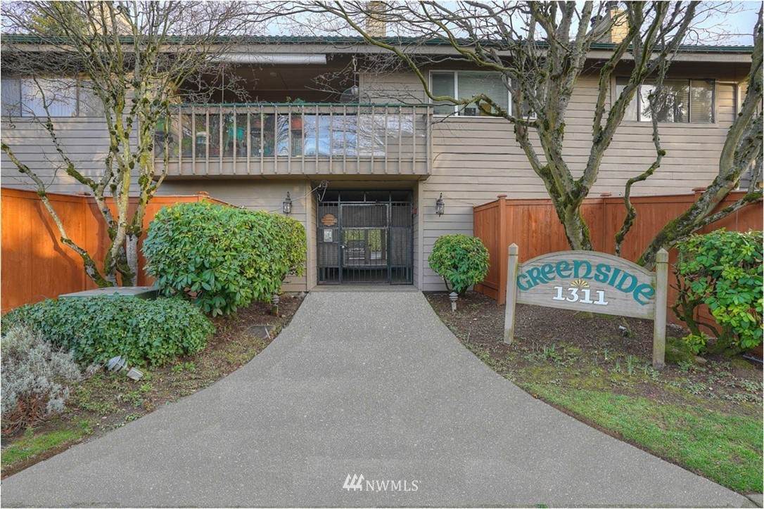 1311 Highlands Parkway - Photo 1