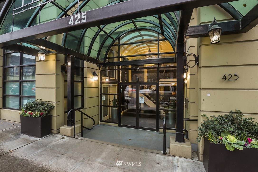 425 Vine Street - Photo 1