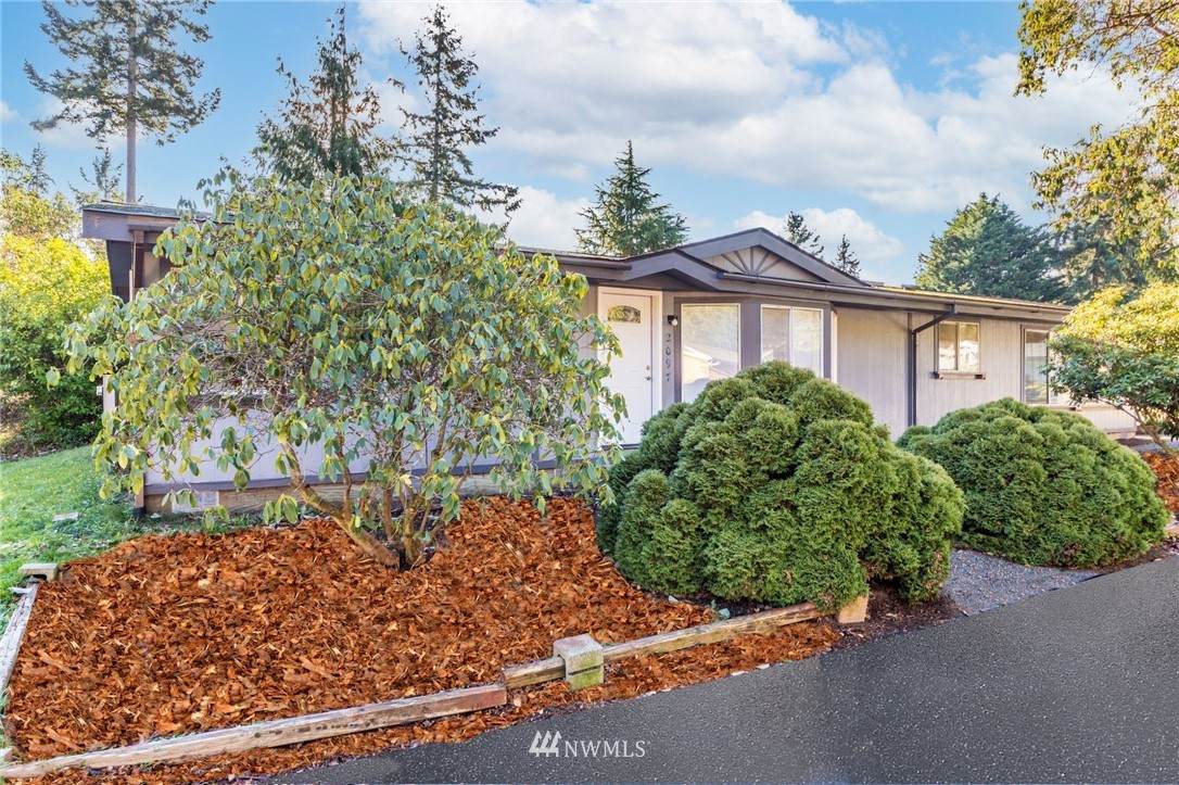 2097 Victoria Avenue - Photo 1