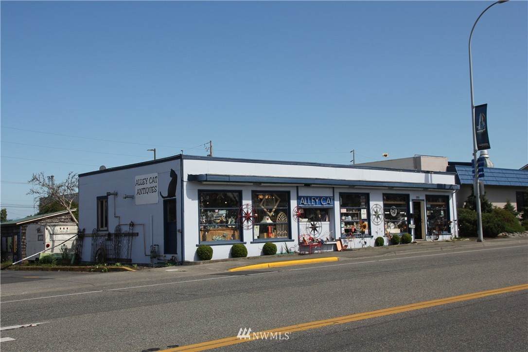 1717 Commercial Avenue - Photo 1