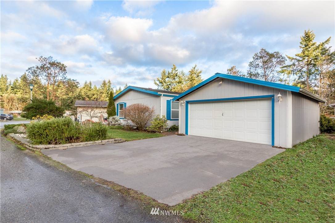 2181 Victoria Avenue - Photo 1