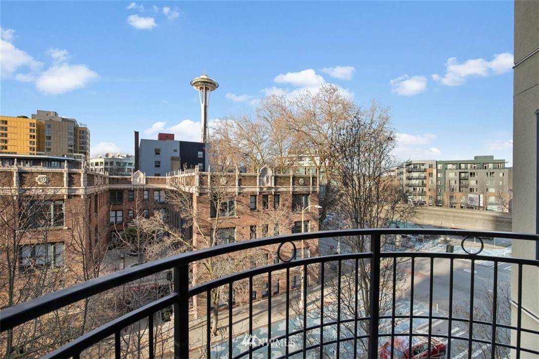 425 Vine Street - Photo 1